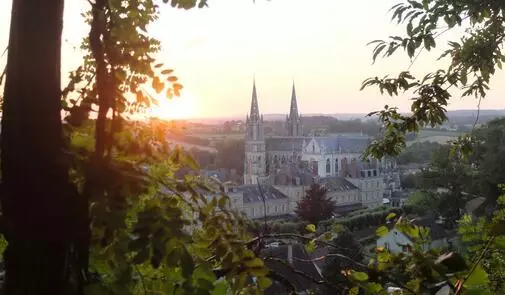 Vue de la chapelle depuis la fôret